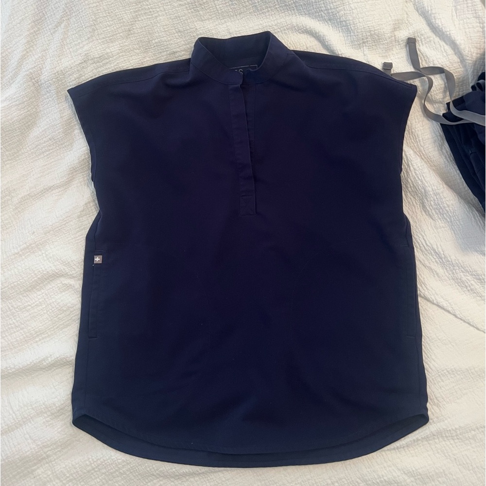 Figs navy scrub top XXS